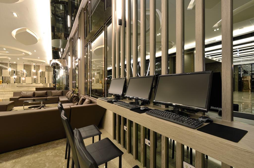 Tsun Huang Hotel Chiayi Extérieur photo
