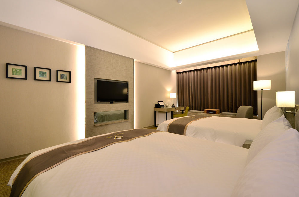 Tsun Huang Hotel Chiayi Extérieur photo