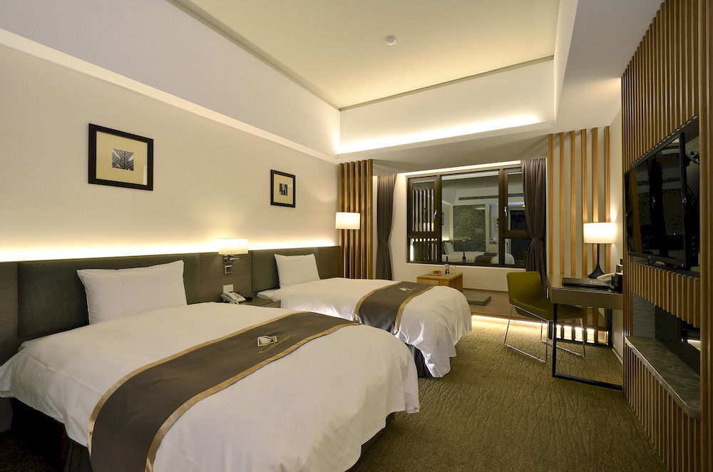 Tsun Huang Hotel Chiayi Extérieur photo