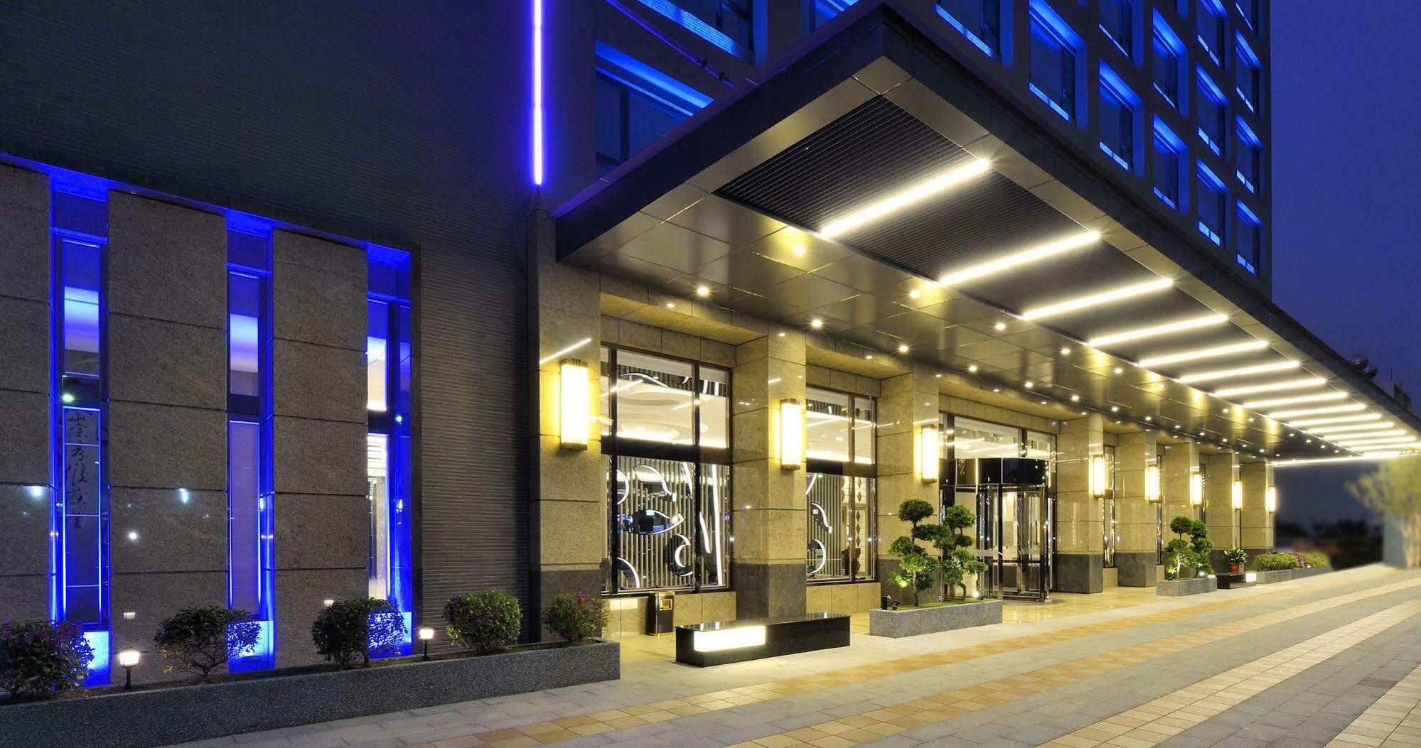 Tsun Huang Hotel Chiayi Extérieur photo