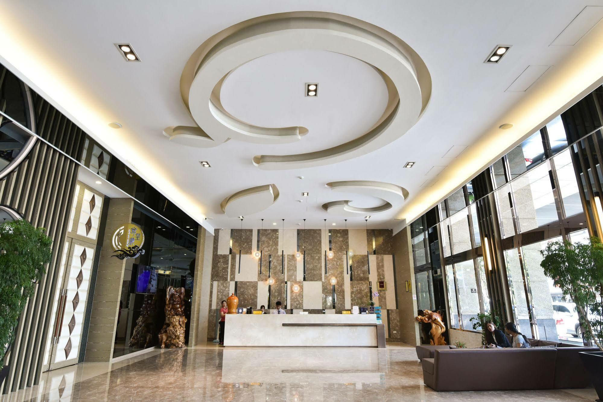Tsun Huang Hotel Chiayi Extérieur photo