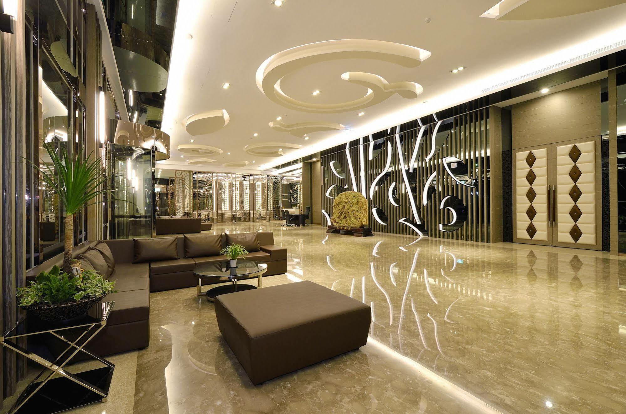 Tsun Huang Hotel Chiayi Extérieur photo