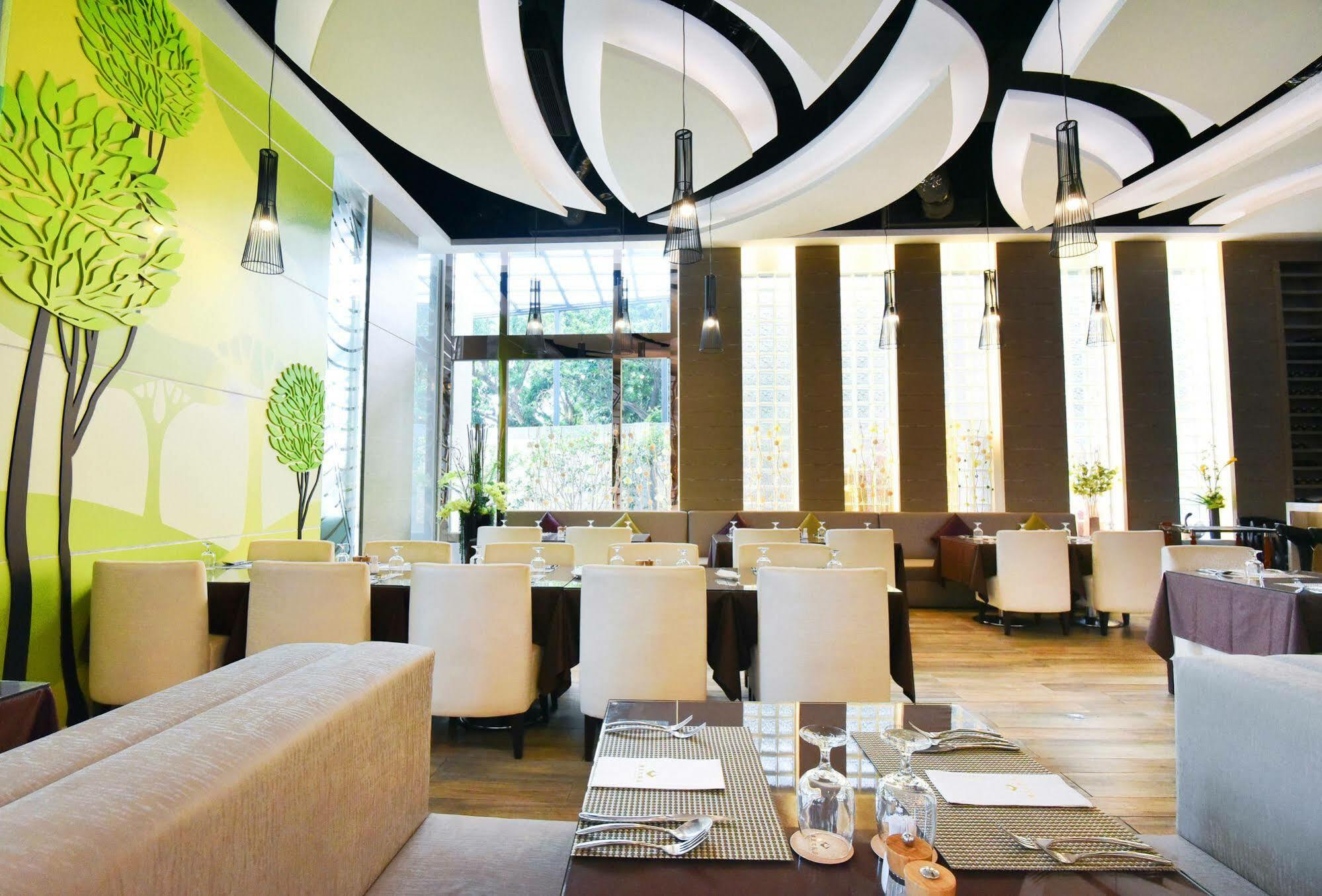 Tsun Huang Hotel Chiayi Extérieur photo