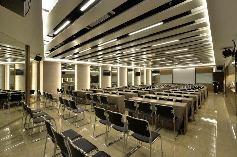 Tsun Huang Hotel Chiayi Extérieur photo