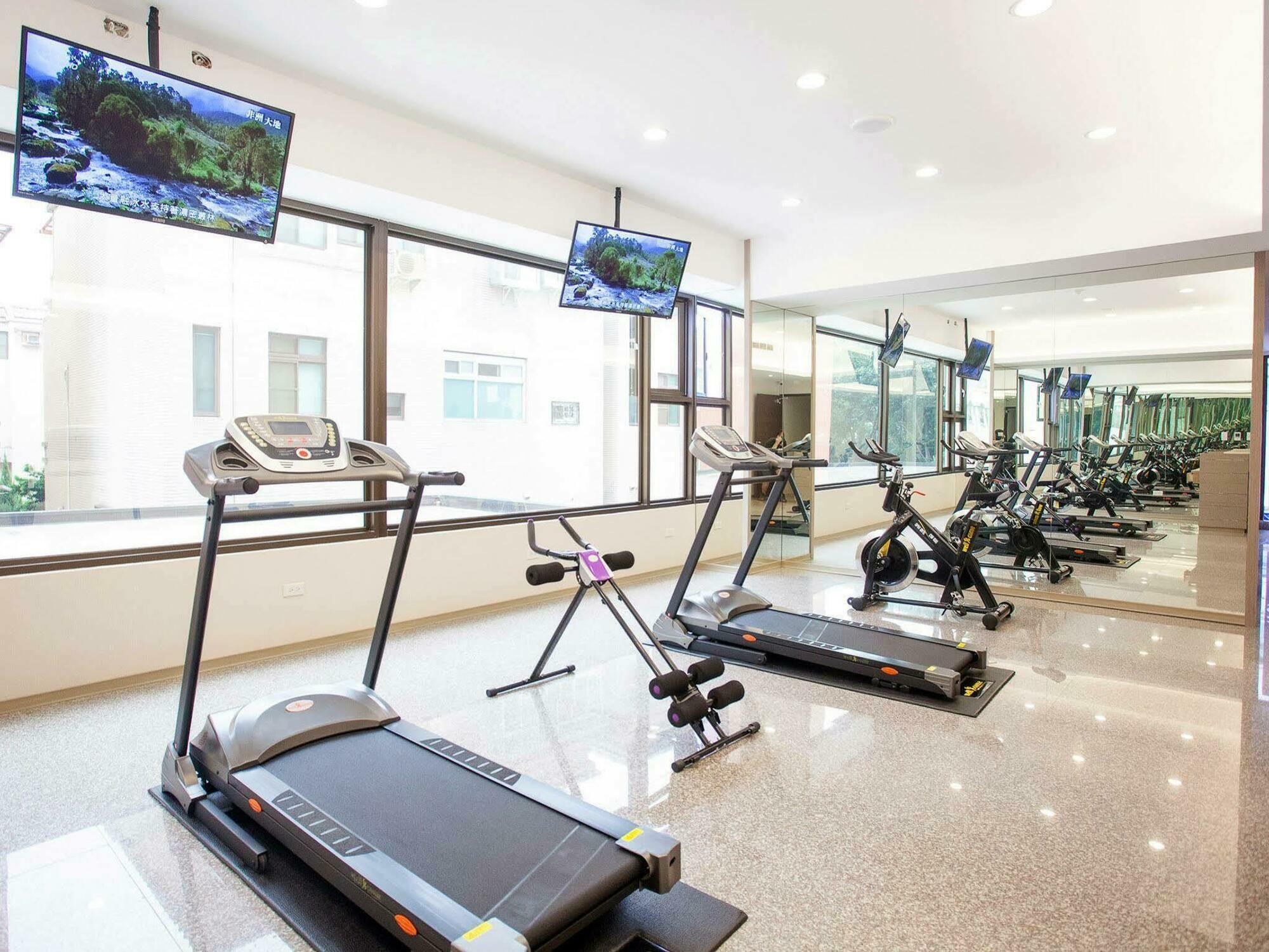 Tsun Huang Hotel Chiayi Extérieur photo