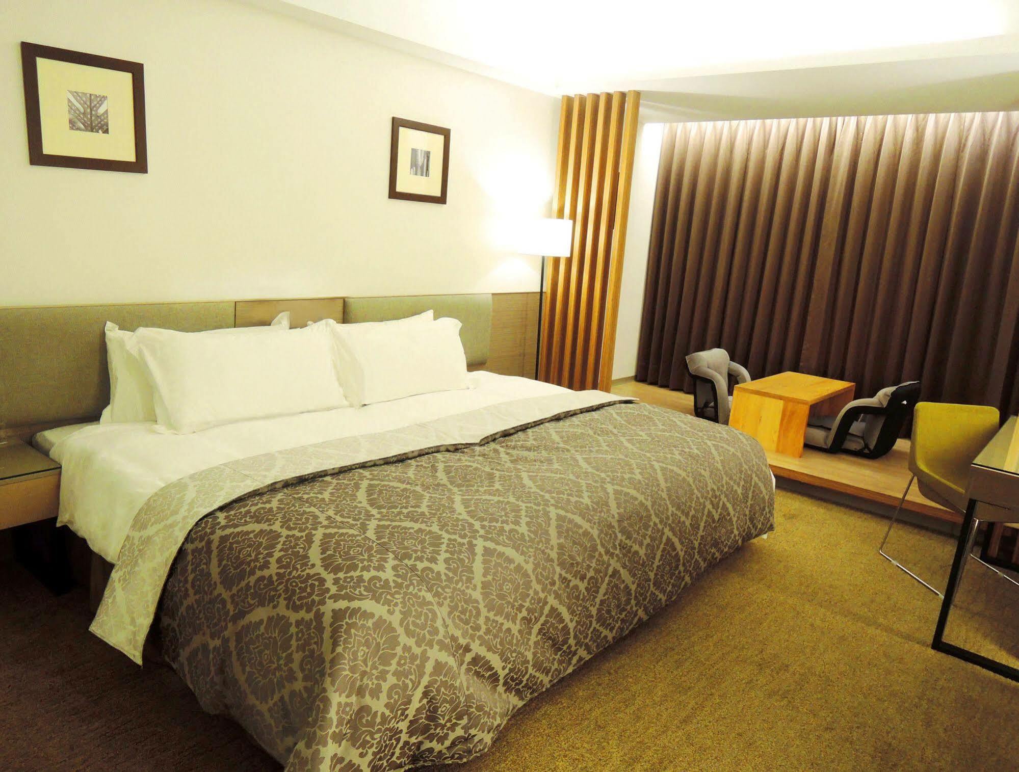 Tsun Huang Hotel Chiayi Extérieur photo