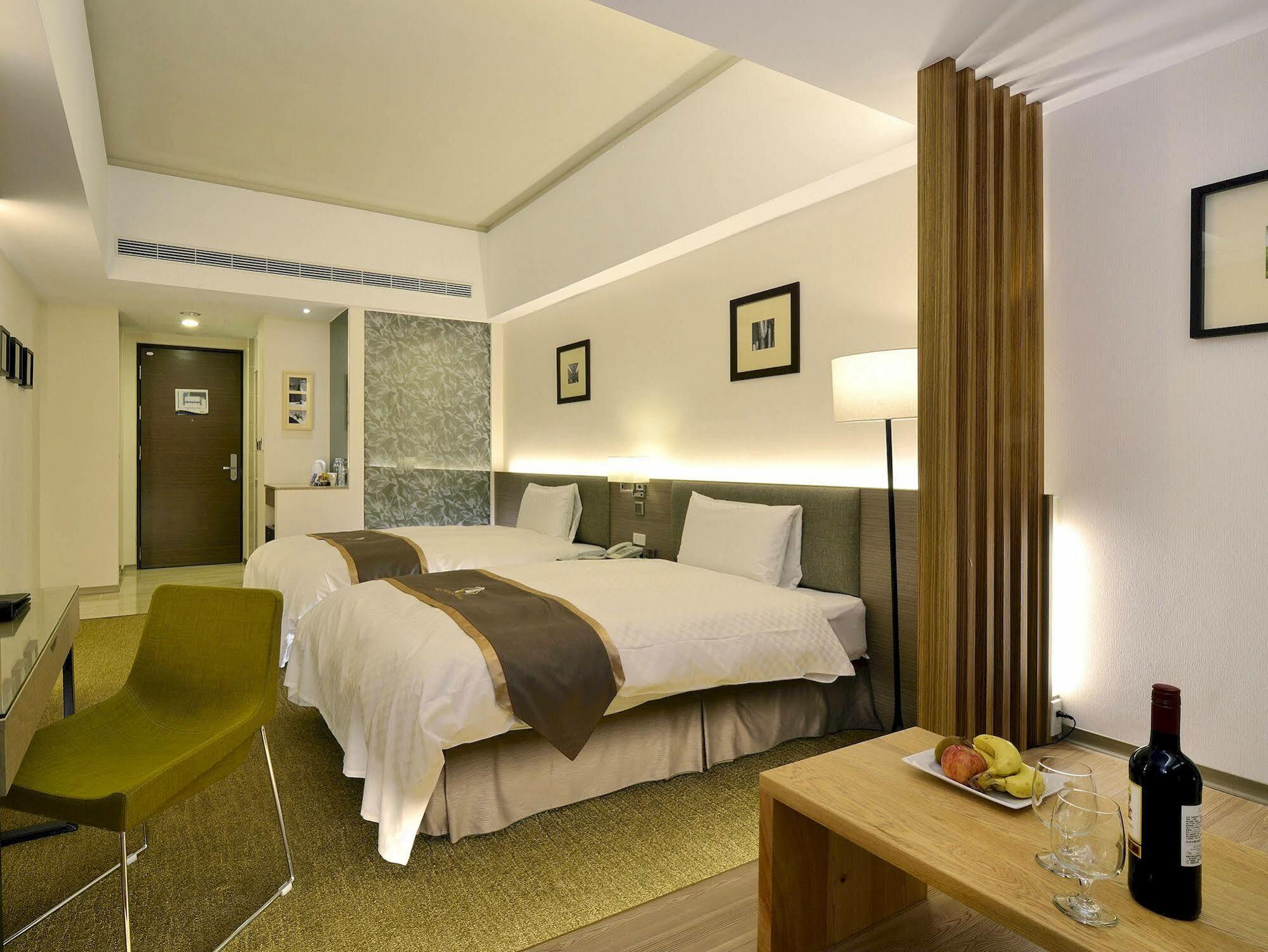 Tsun Huang Hotel Chiayi Extérieur photo