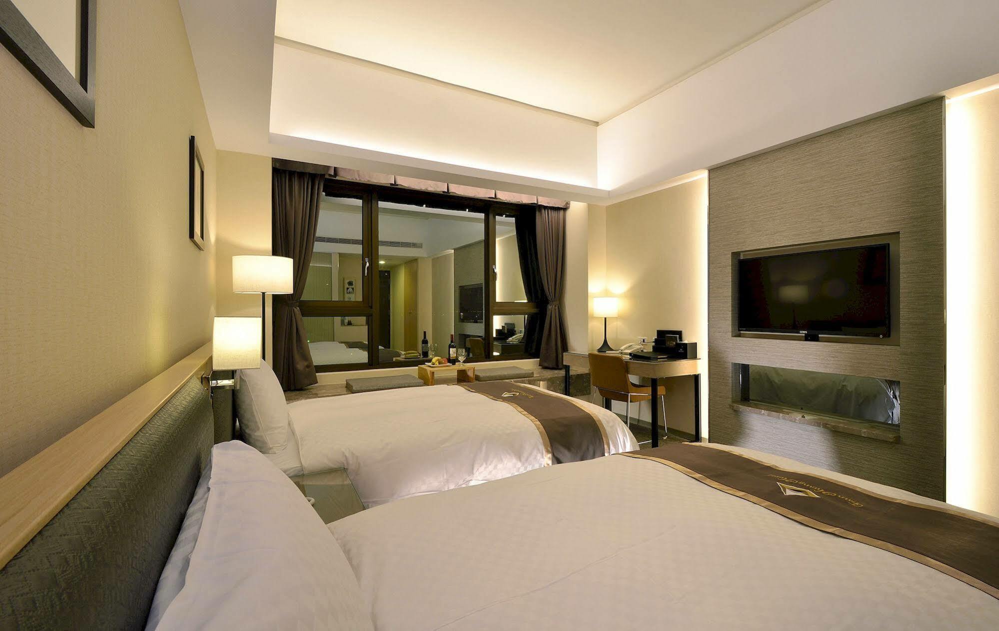 Tsun Huang Hotel Chiayi Extérieur photo